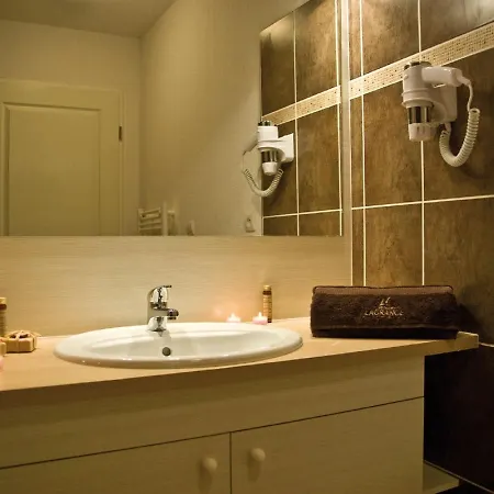 Well-kept With Thermal Baths * Saint-Mamet